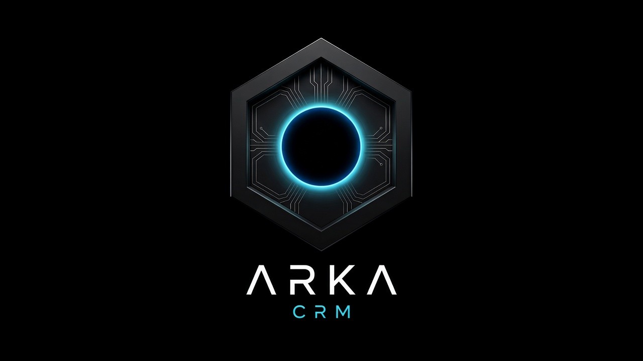 Pieza ARKA: hexágono de la marca y el nombre ARKA CRM sobre fondo oscuro.